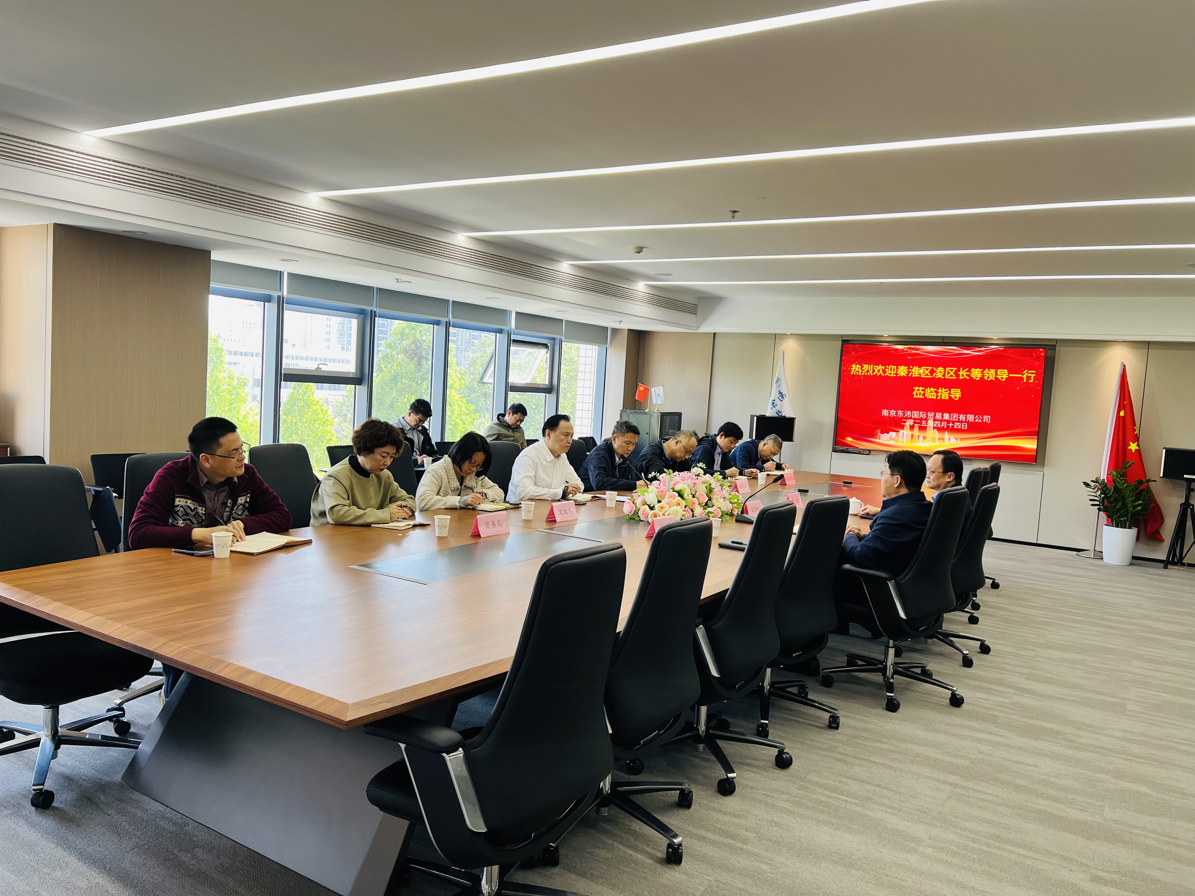 秦淮區(qū)區(qū)長凌向前一行蒞臨我司調(diào)研指導(dǎo)